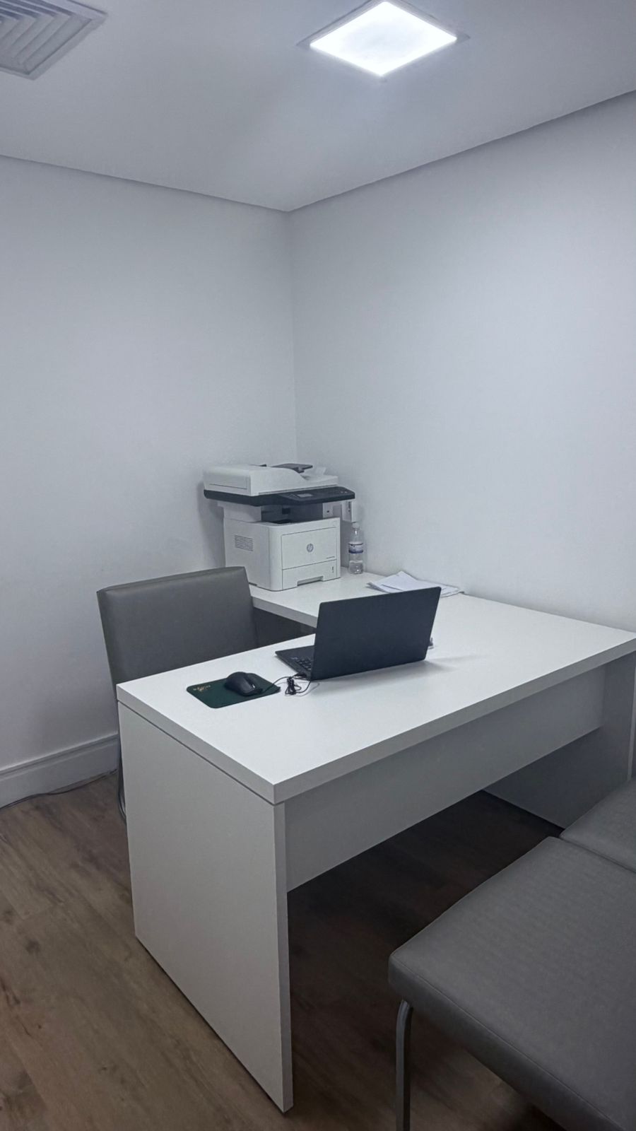 Sala de Acolhimento — mesa de atendimento
